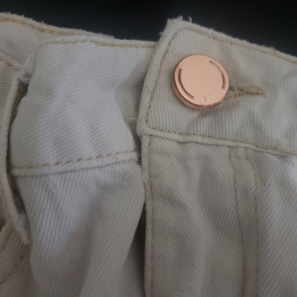 White distressed jean shorts - Picture 3 of 16